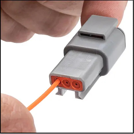 DTM receptacle housing with pin contacts: step 3