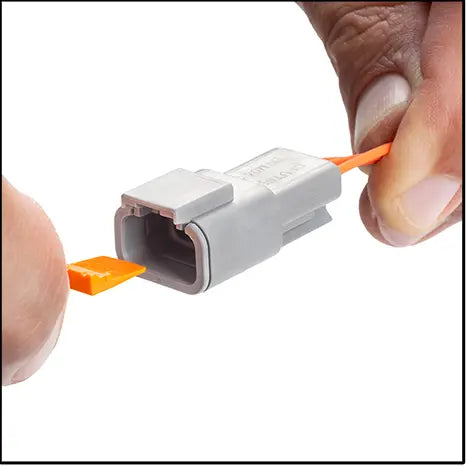 DTM receptacle housing with pin contacts: step 4